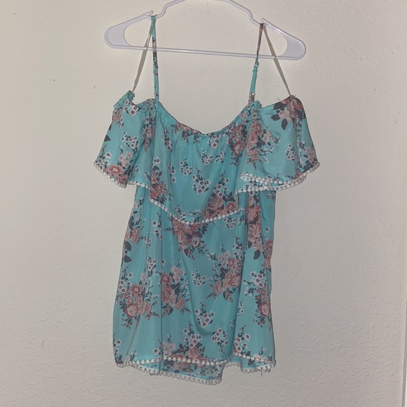 Off the shoulder Top - Picture 2 of 2